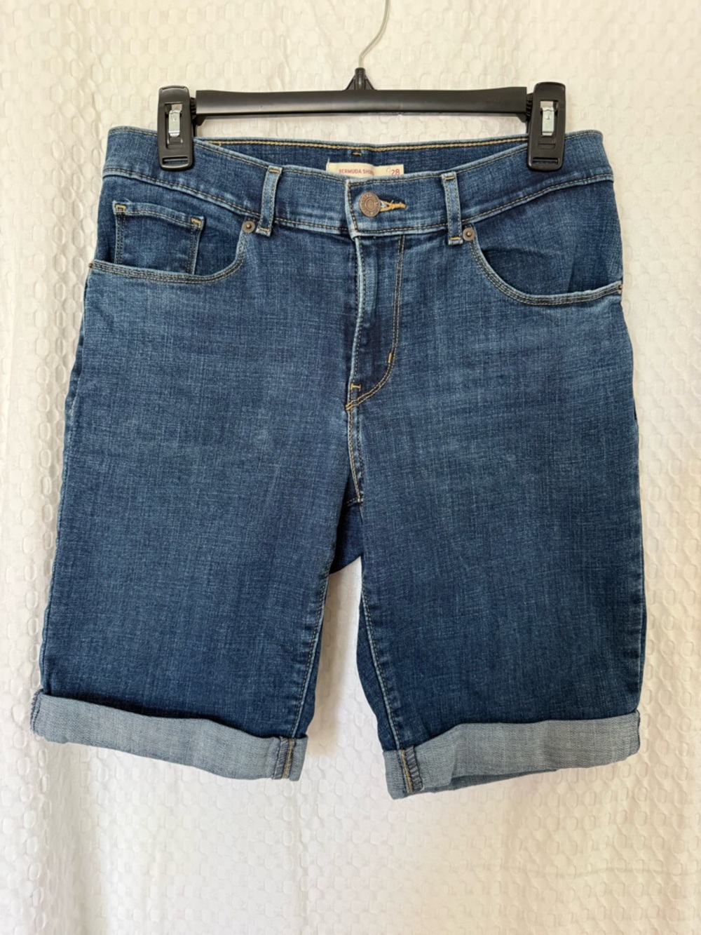 Levi’s Bermuda Denim Shorts Rolled Hem Mid Rise Blue Jean Shorts Size 28
